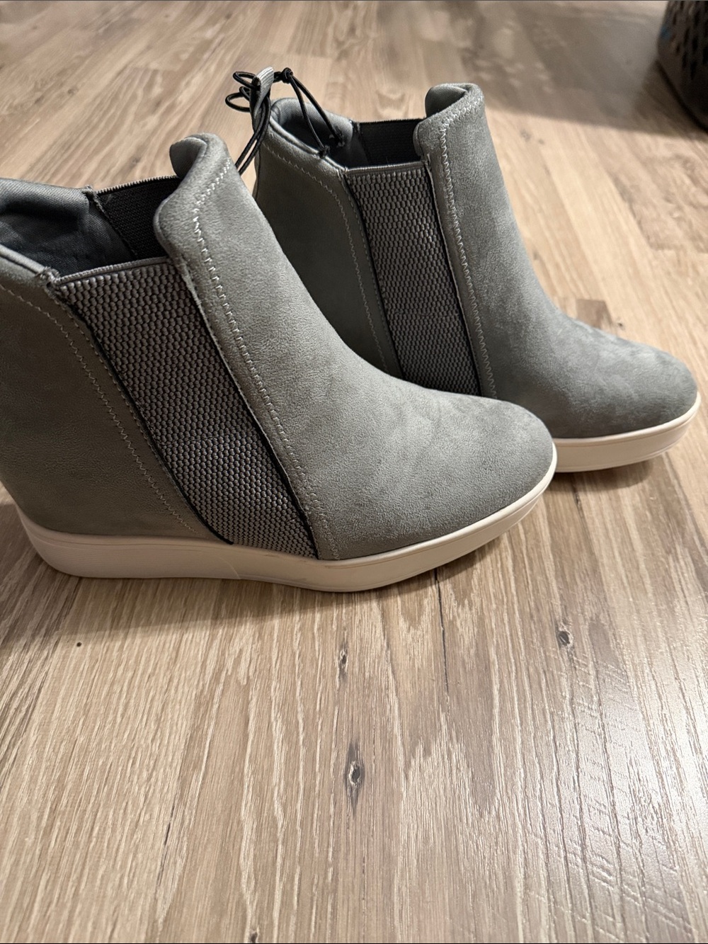 Serra Women's Gray Suede Wedge Ankle Boots Size 10